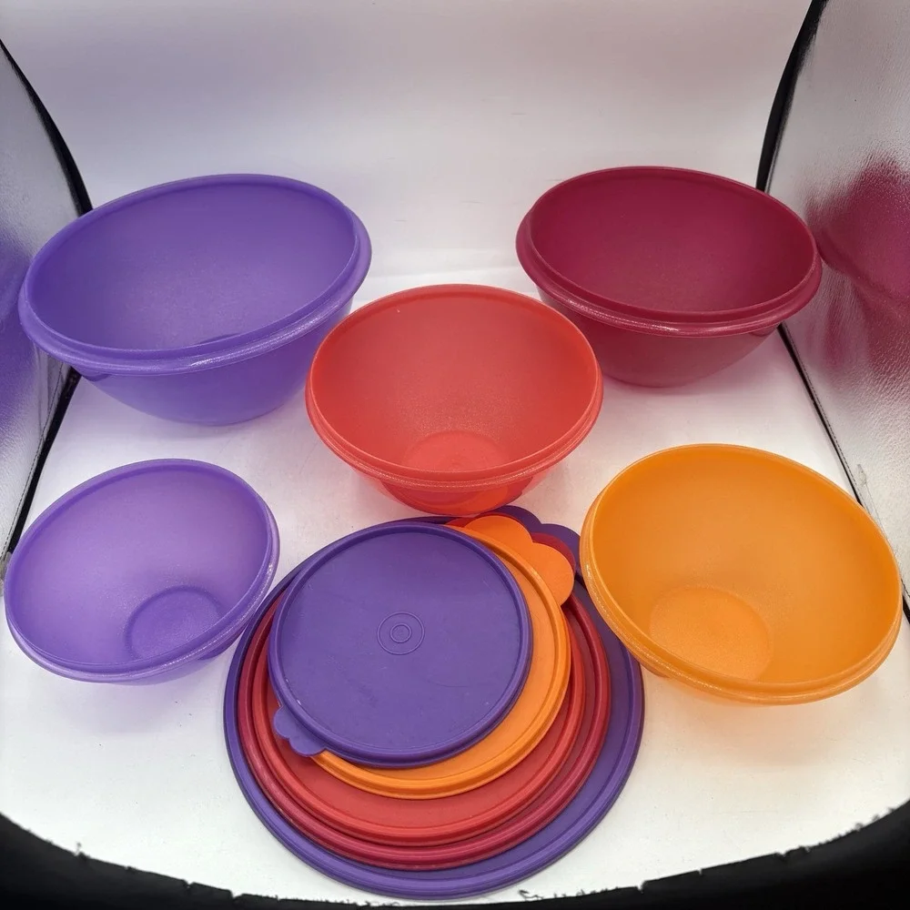 Tupperware Wonderlier Bowls w Seal Lids Nesting Modern Set of 5